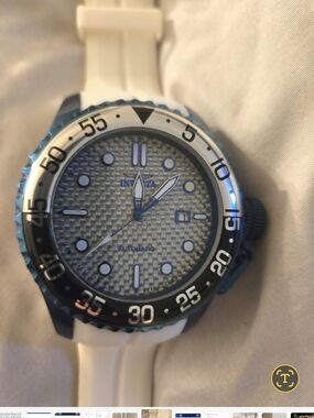 Invicta Men's White Strap Dive Watch with Blue Accents Pro Diver